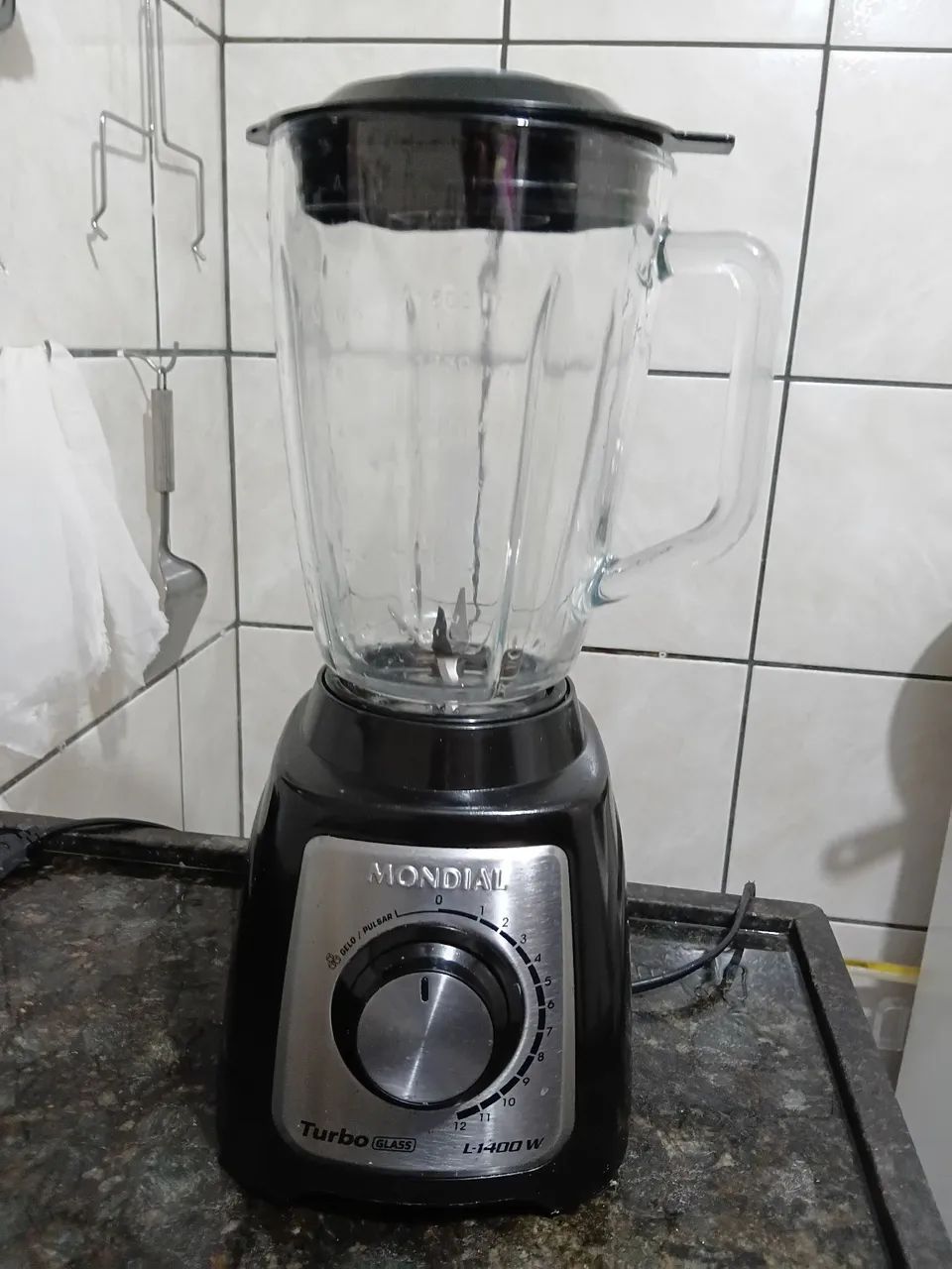 Liquidificador com jarra de vidro 