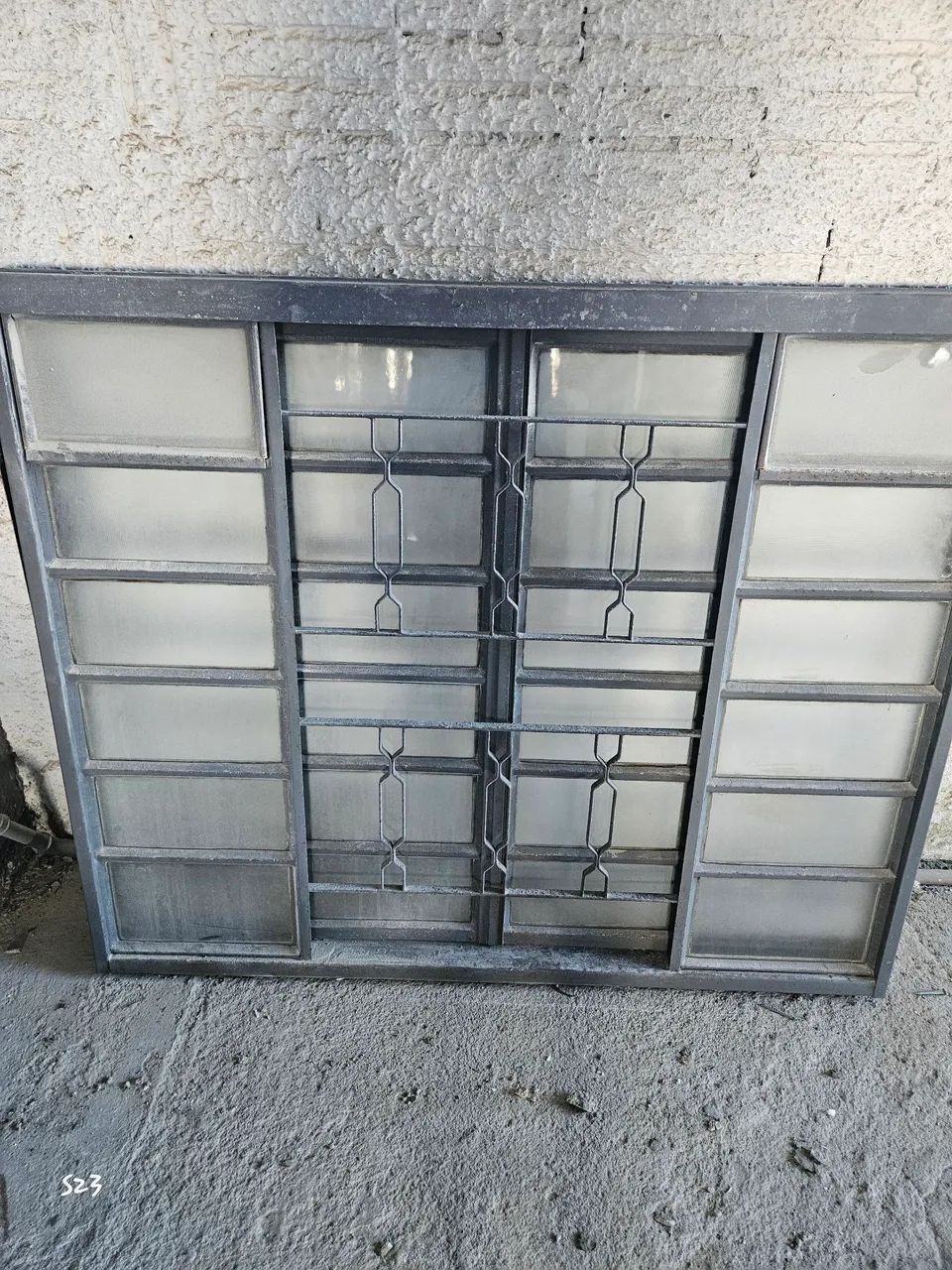 Vendo portas e janelas de ferro com grade