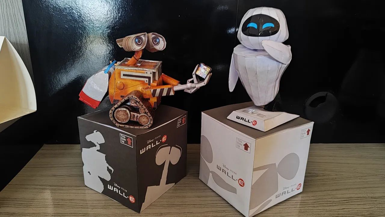 Boneco robô wall-e e Eve papercraft 
