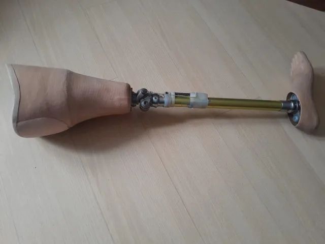 DOIS Joelhos 3R15 Autobloqueantes Monocêntricos Ottobock - Foto 5