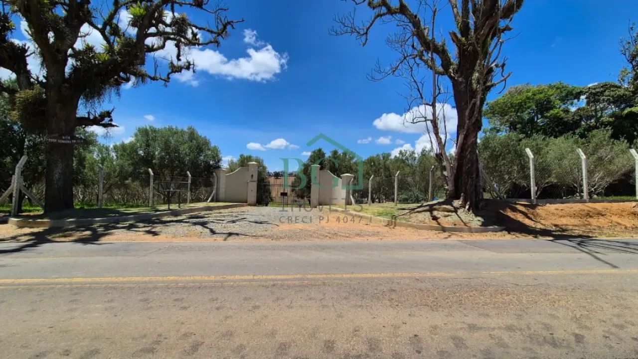 Excelente sítio á venda entre Poços de Caldas e Divinolândia.