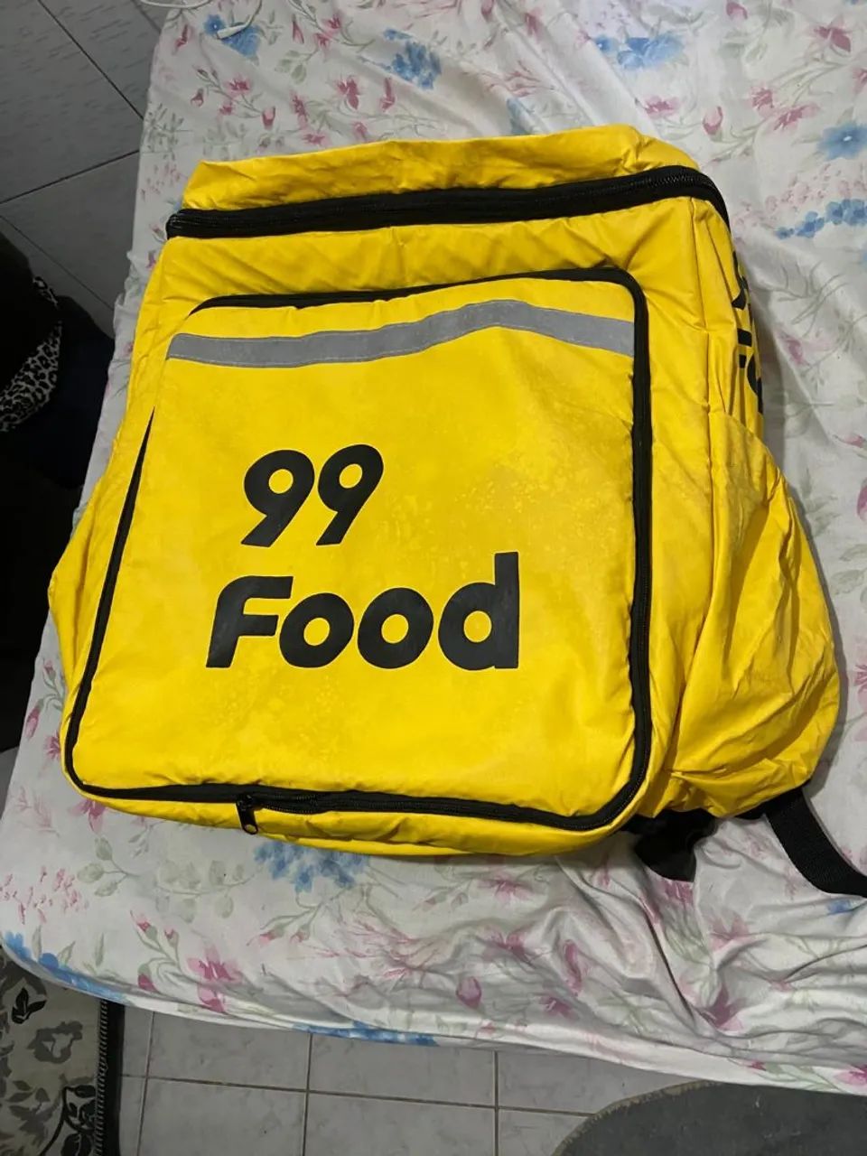 Bege,nunca usada no precinho 50 reais