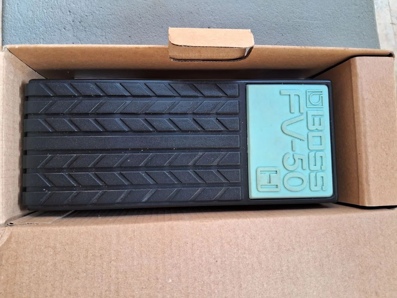 Pedal de volume boss quase sem uso 