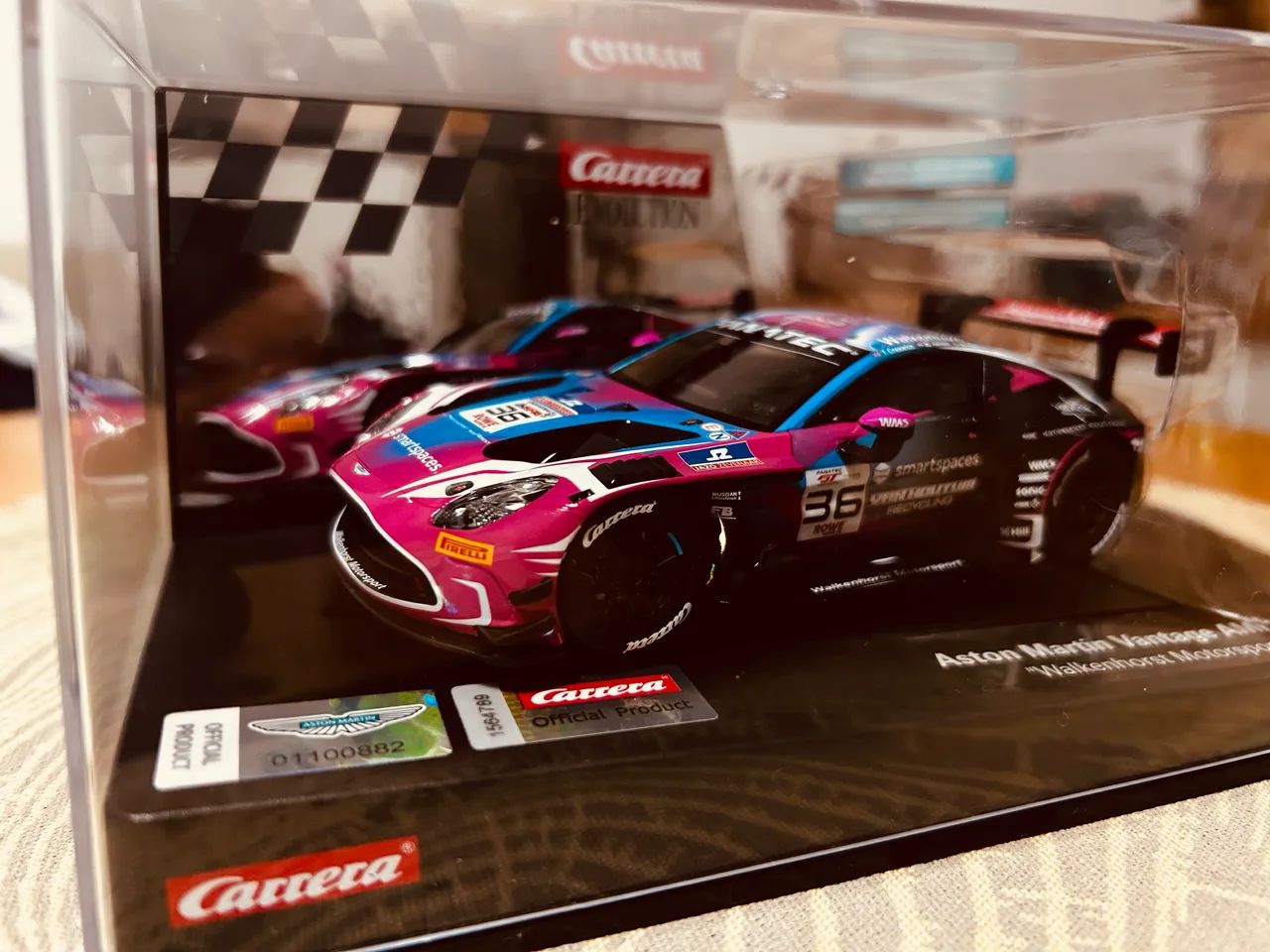 Carrinho Carrera Evolution ASTON MARTIN 1:32 - Foto 4