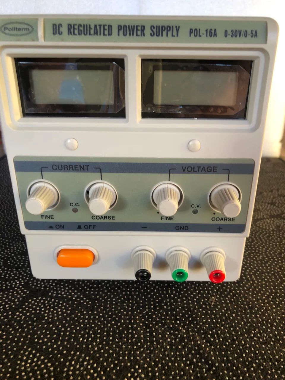Fonte de Alimentação DC Reguladora 0-30 V.