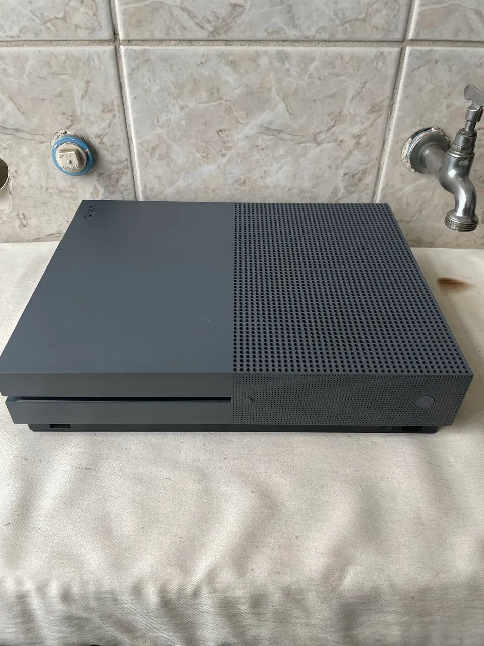XBOX ONE S- CINZA 500GB RARO - Foto 2