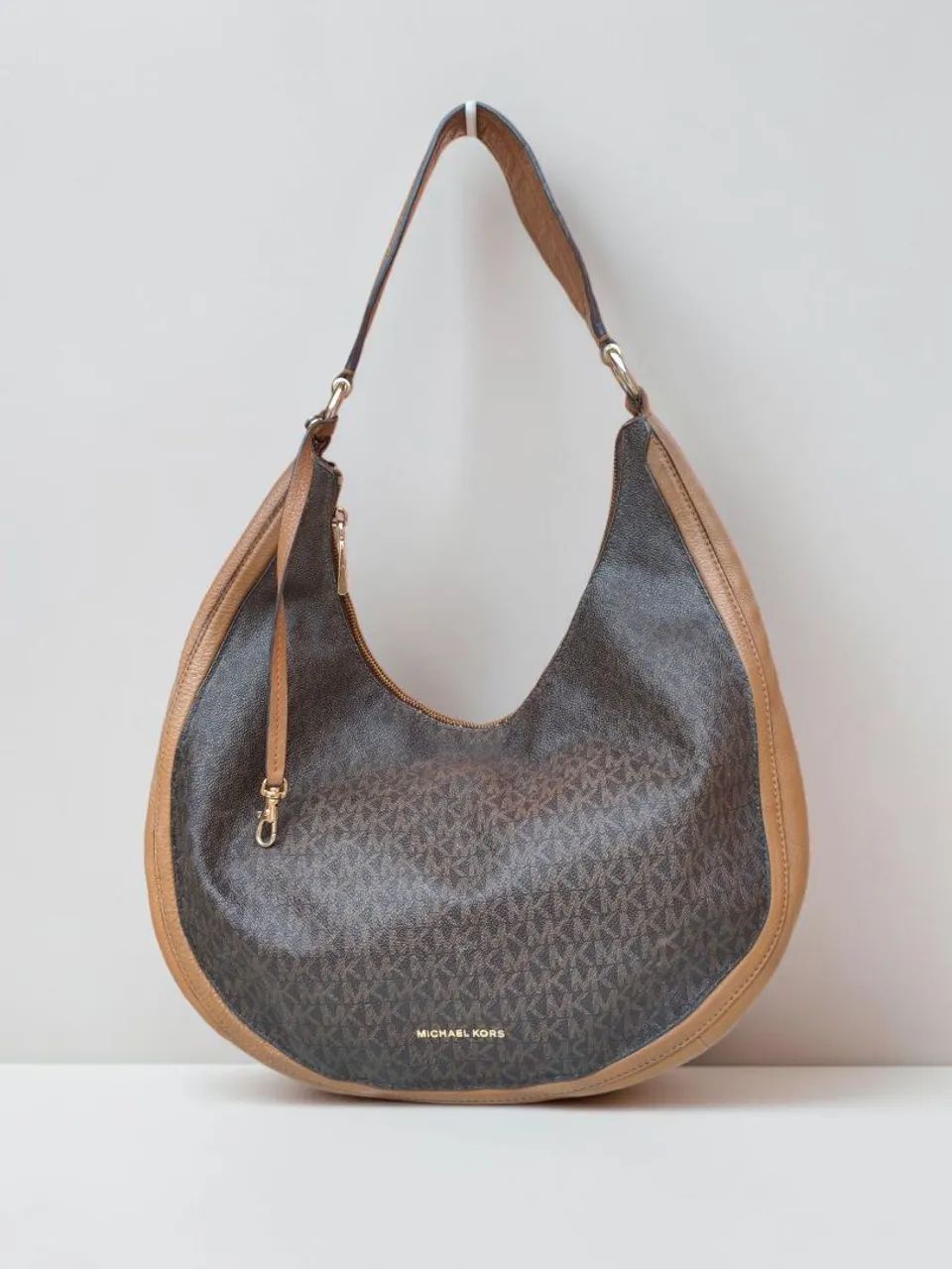 Bolsa Michael Kors monograma detalhe em couro legítimo 