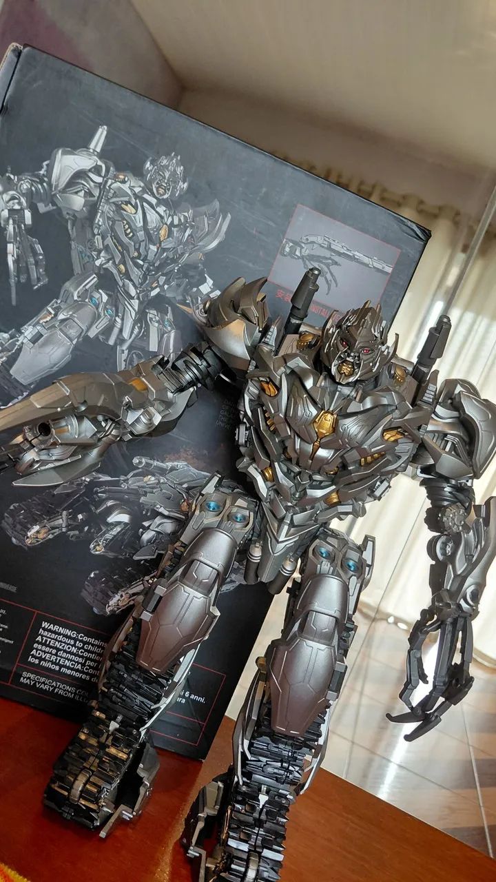 Boneco transformers Megatron  - Foto 2