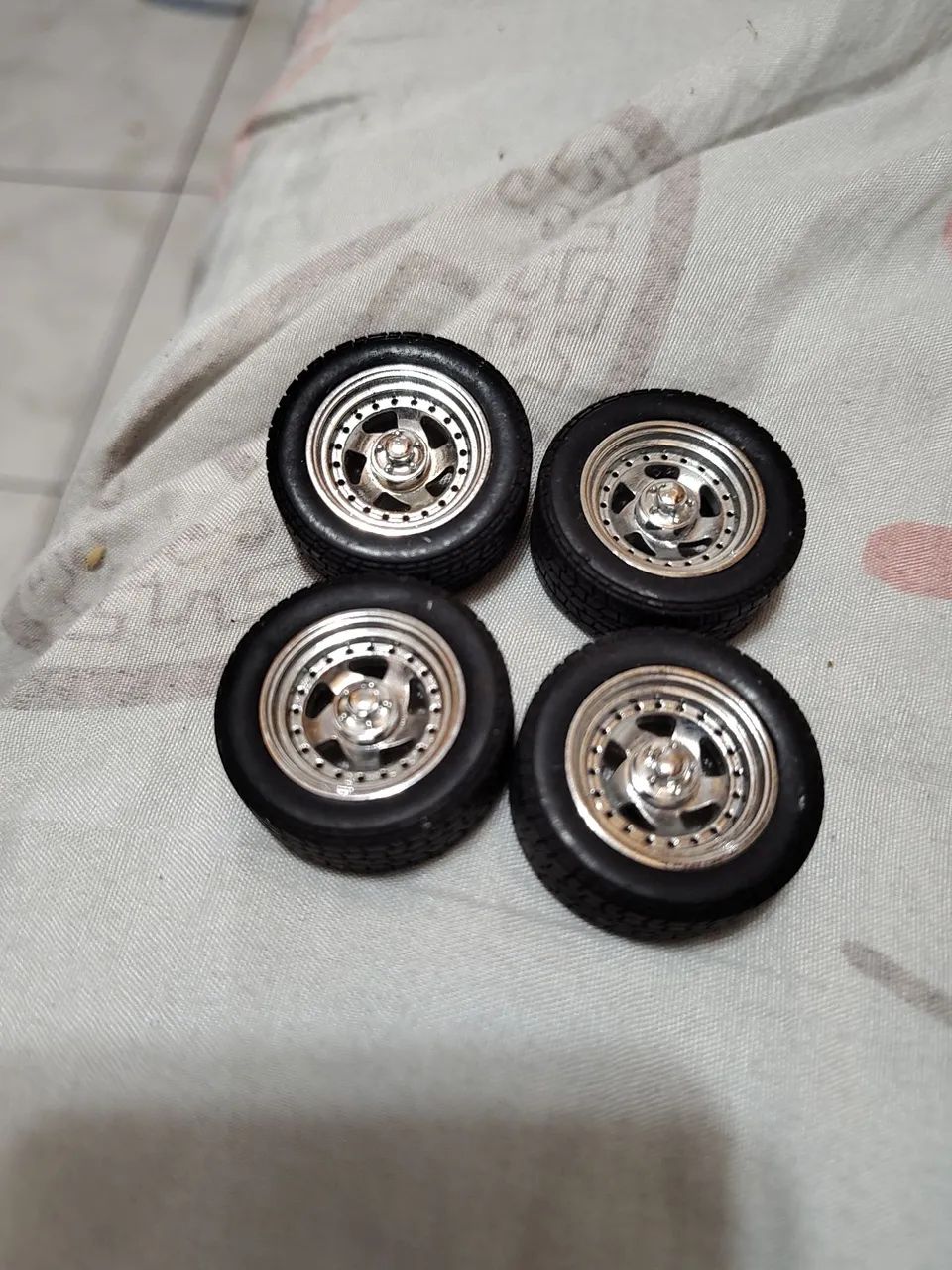 11 Jogos de rodas 1/18 coleção lote autoart ertl Jada nacionais rodinhas Custom kyosho  - Foto 6