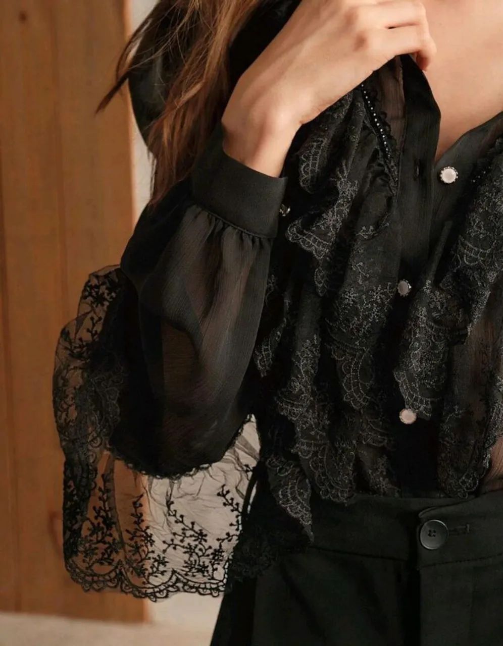 Blusa chique de renda preta  - Foto 3