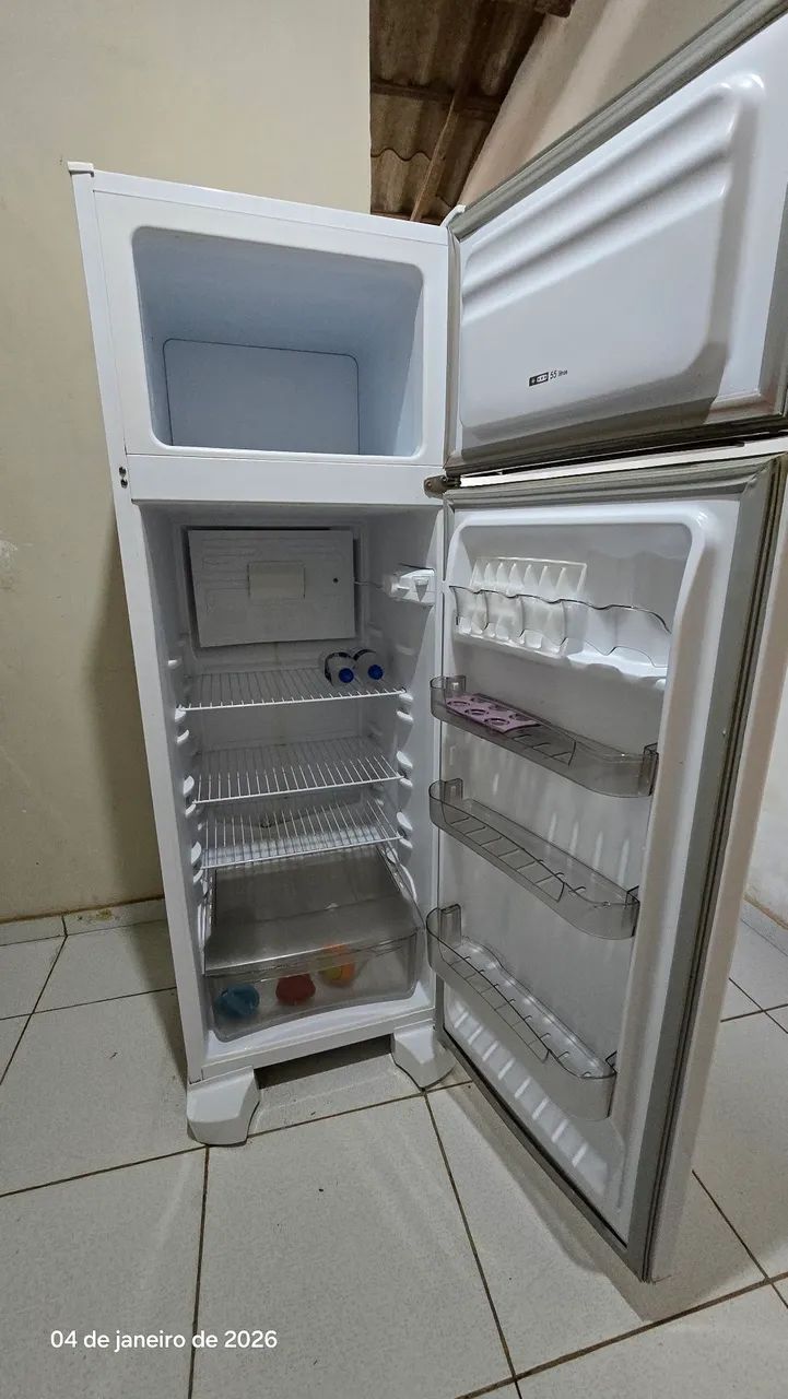 Geladeira Esmaltec Duplex - Conservada e Funcionando Perfeitamente - Foto 4