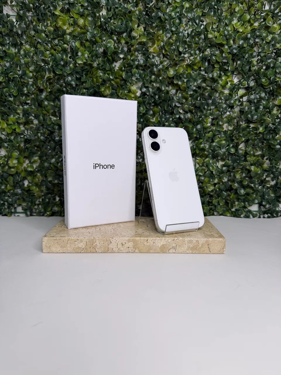 iPhone 16 256GB Branco - Bateria 93% - Seminovo com Garantia