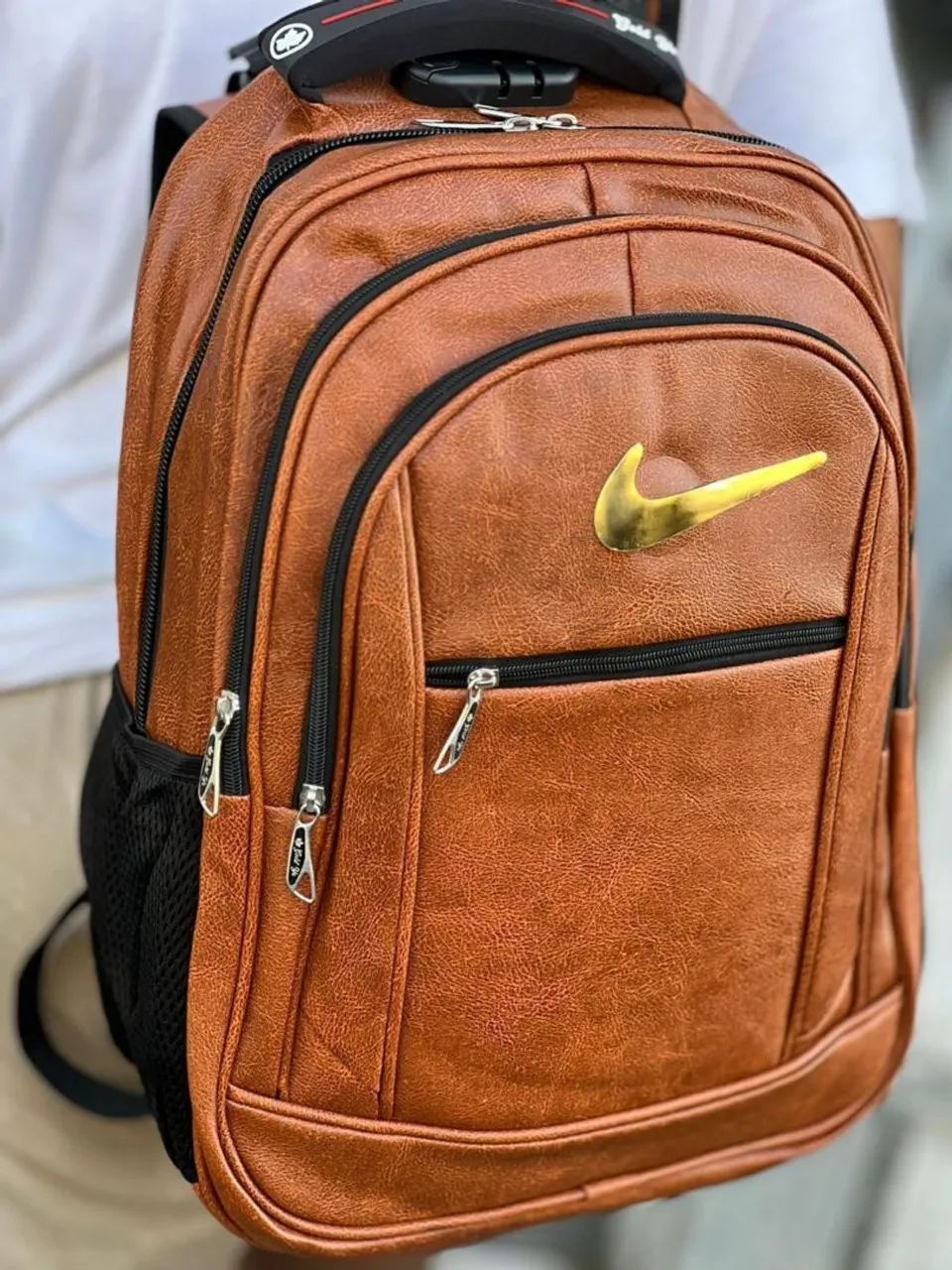 Mochila reforçada de material sintético com cabo USB  - Foto 2