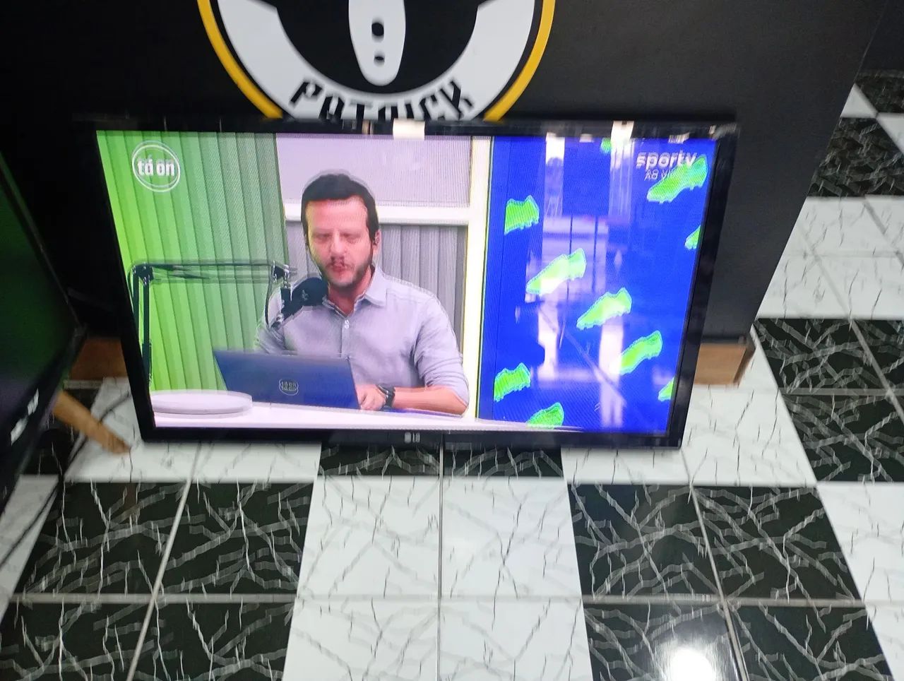 Vendo tv LG 55 polegadas obs não e smartv R$ 950,00 - Foto 2