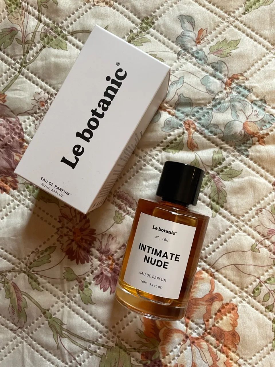intimate nude le botanic
