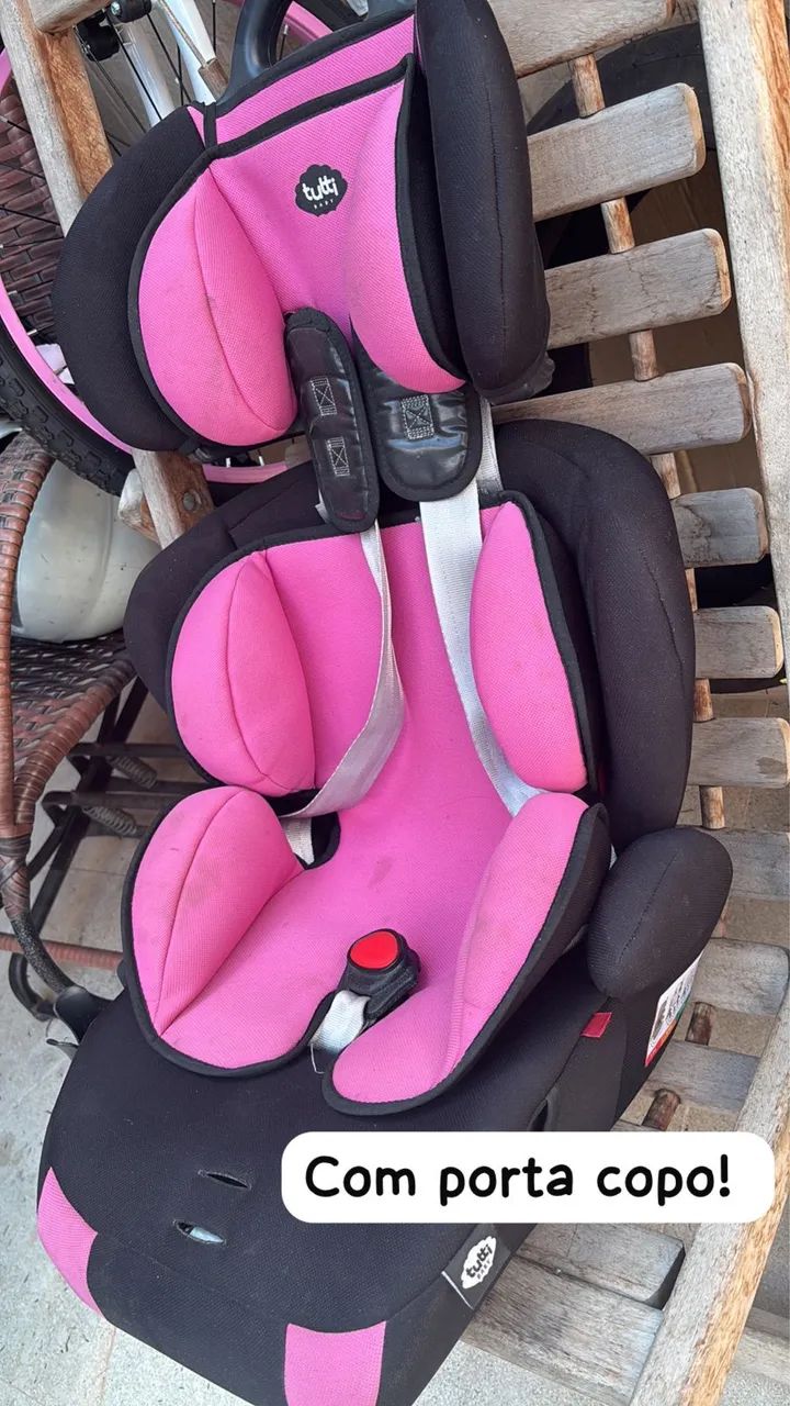 Cadeira para carro menina com porta copo semi nova ! 