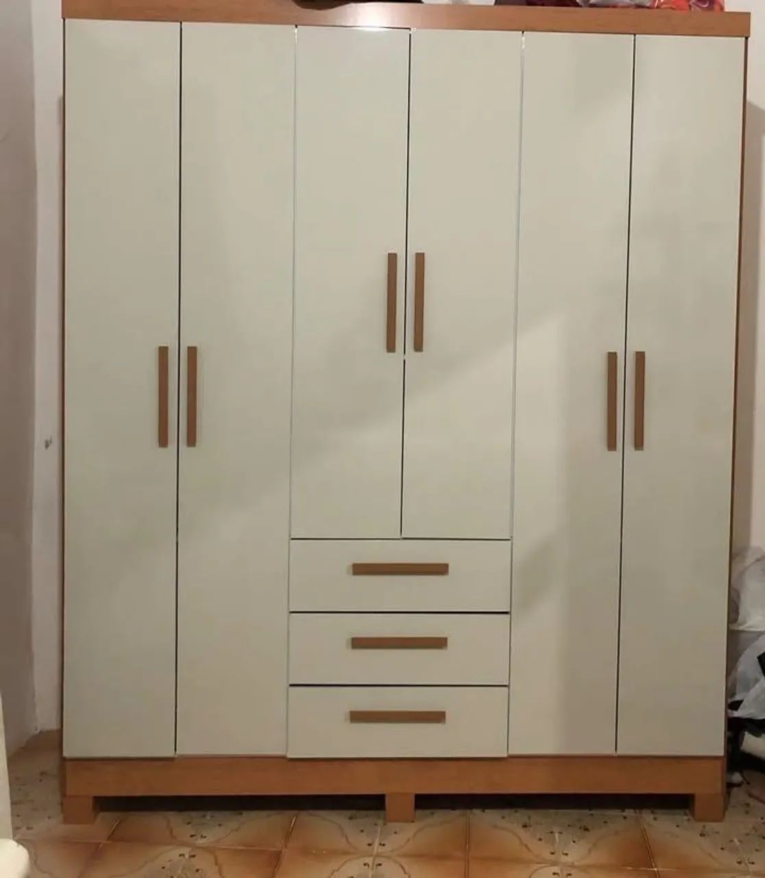 Vendo guarda roupa semi nova perfeito estado 