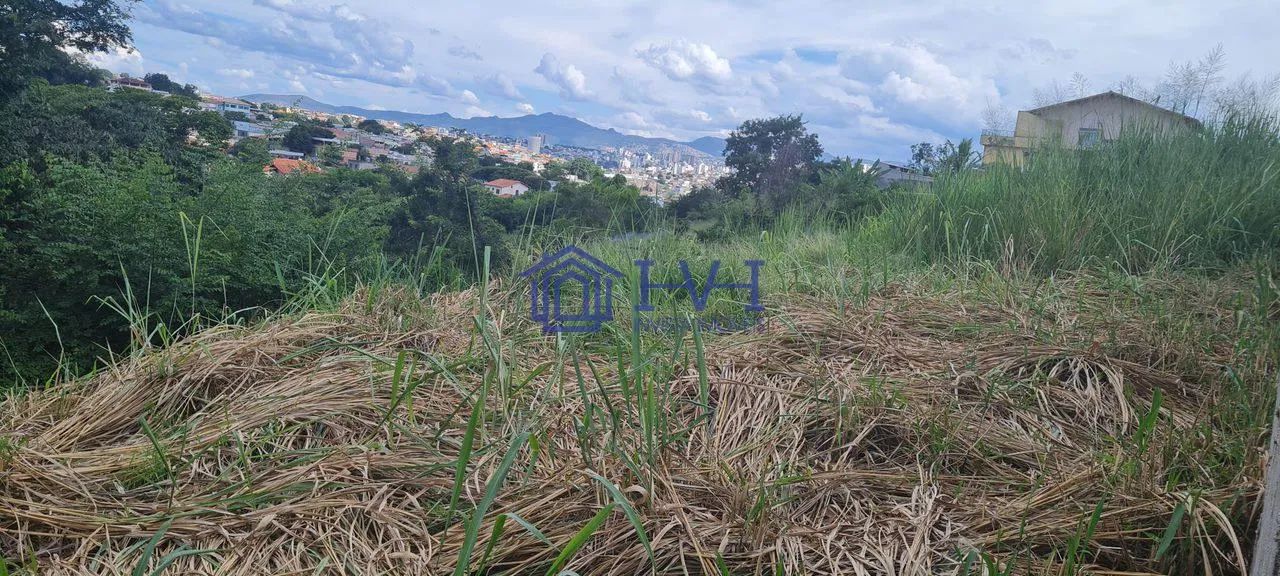 Lote com 360m² com ótima topografia e vista linda