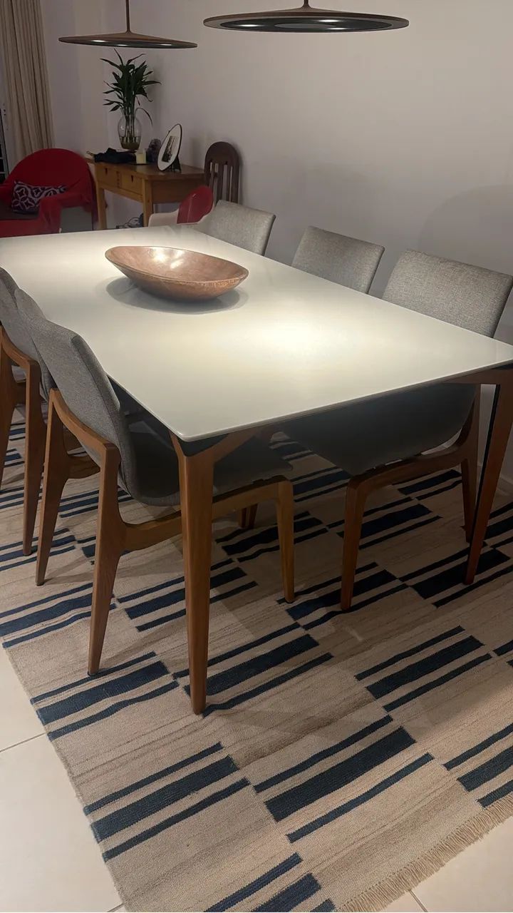 Mesa de vidro branco com madeira e 6 cadeiras 