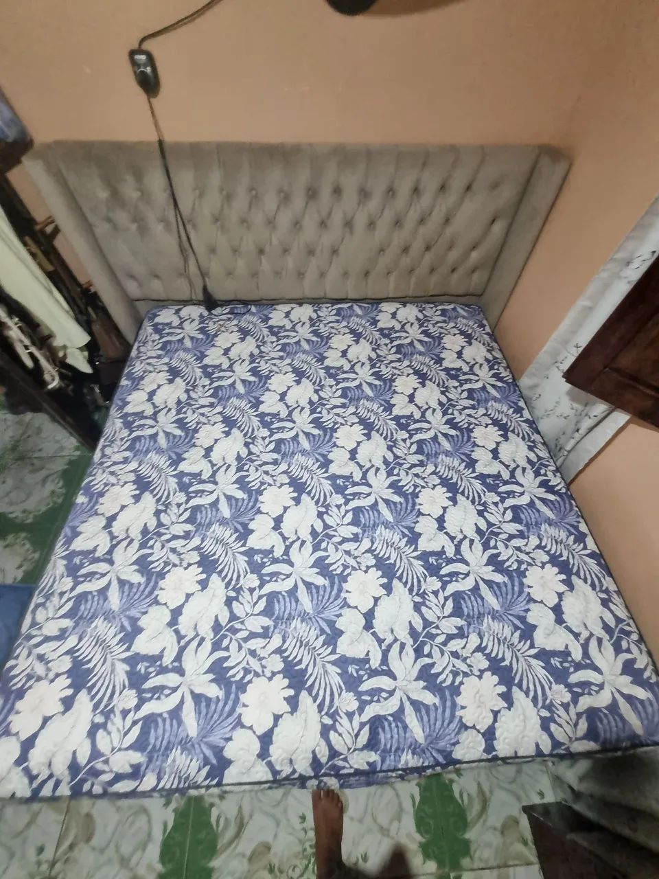 Cama box King size acompanhada de cabeceira. - Foto 5