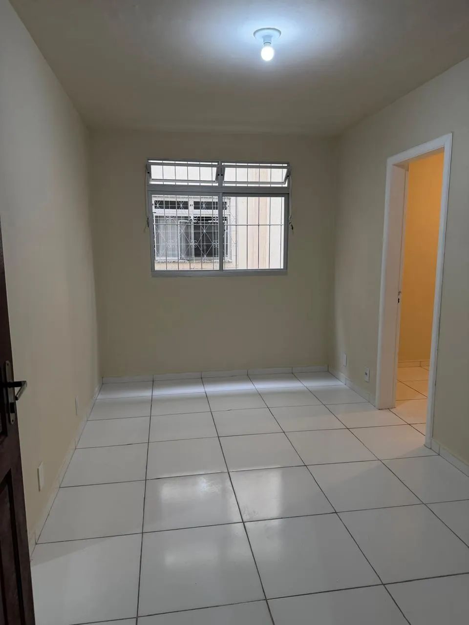 Apto 2 dormitórios, 1 bwc com box, sala, todo em piso, cozinha e área de serviço conjugada - Foto 5