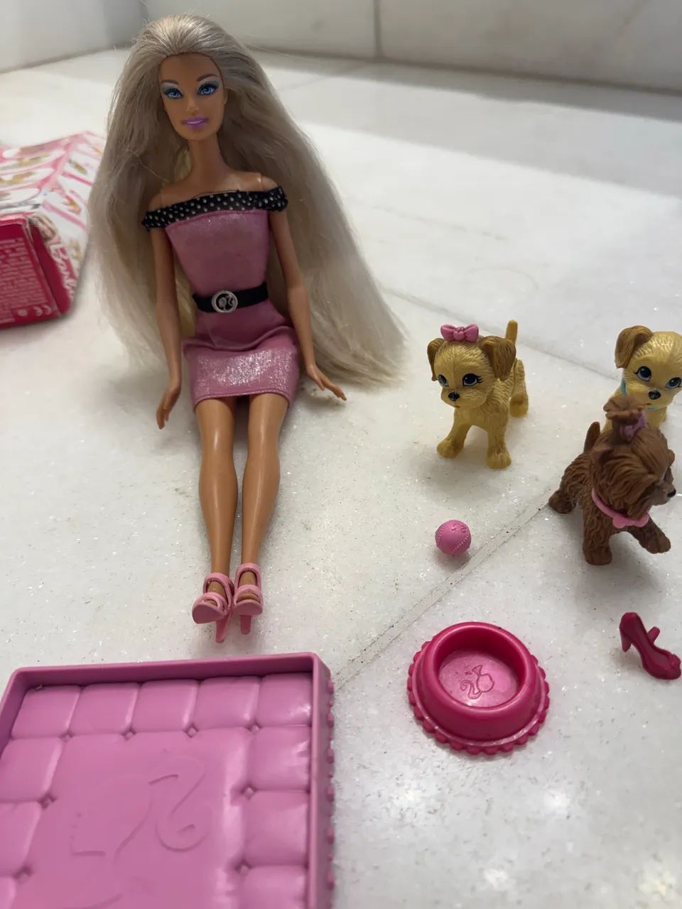 Potty training pups Barbie e cachorrinhos 