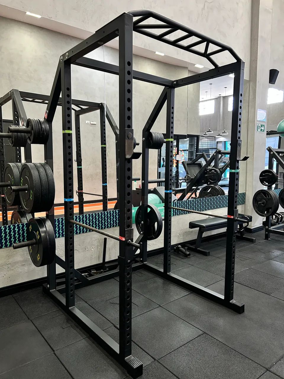Power Rack com suporte para anilhas 