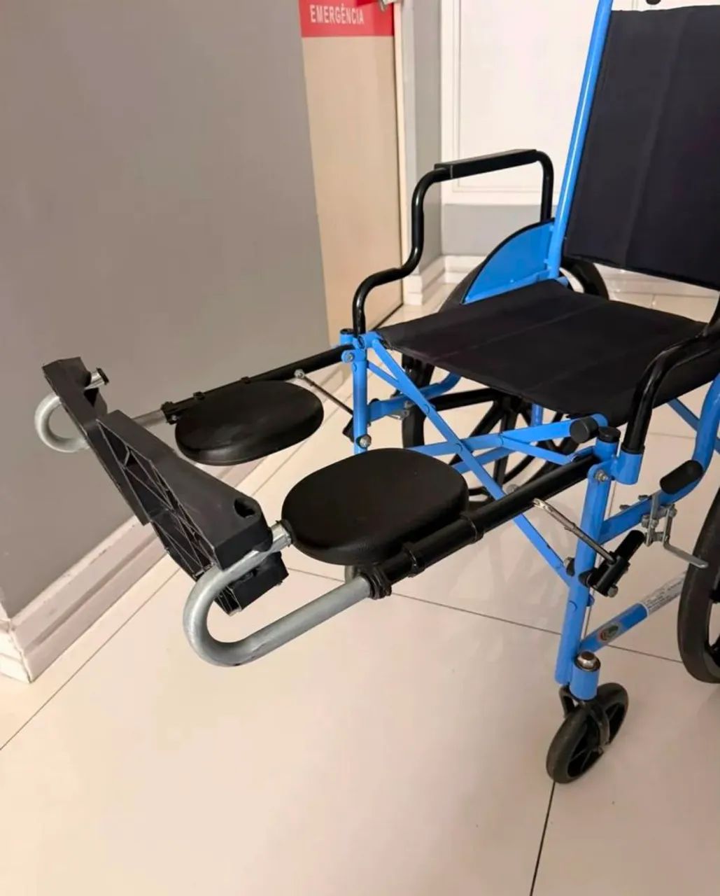 Cadeira de rodas semi nova