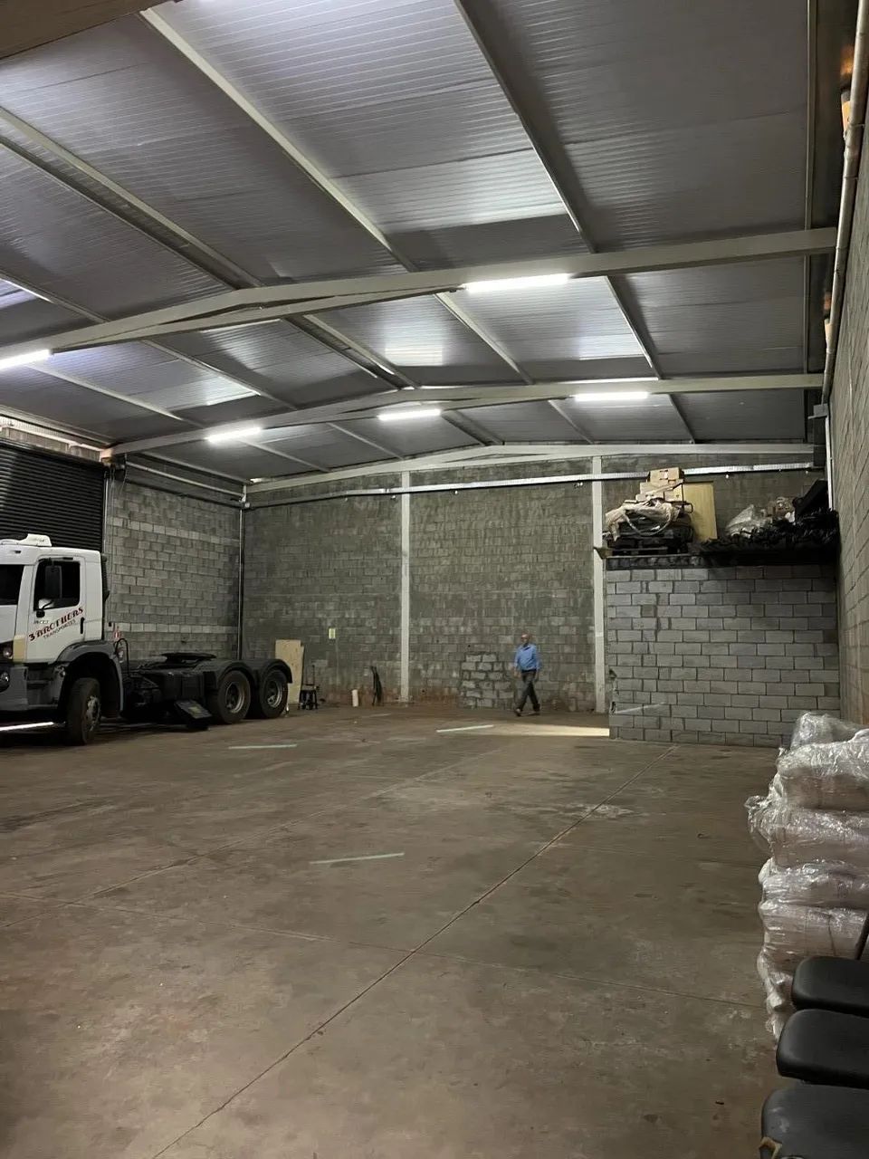 Galpão de 280 m² com telha térmica no Residencial Vereda dos Buritis - Foto 4