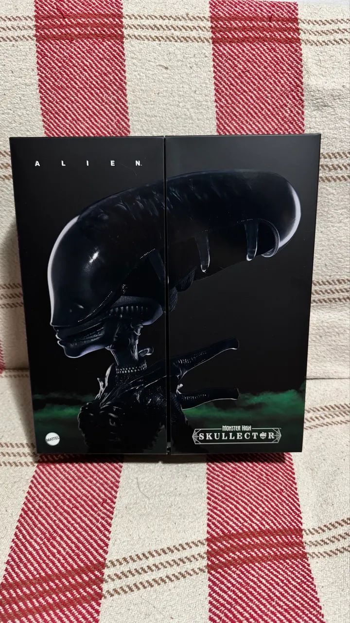 Boneca Monster High Skullector Alien