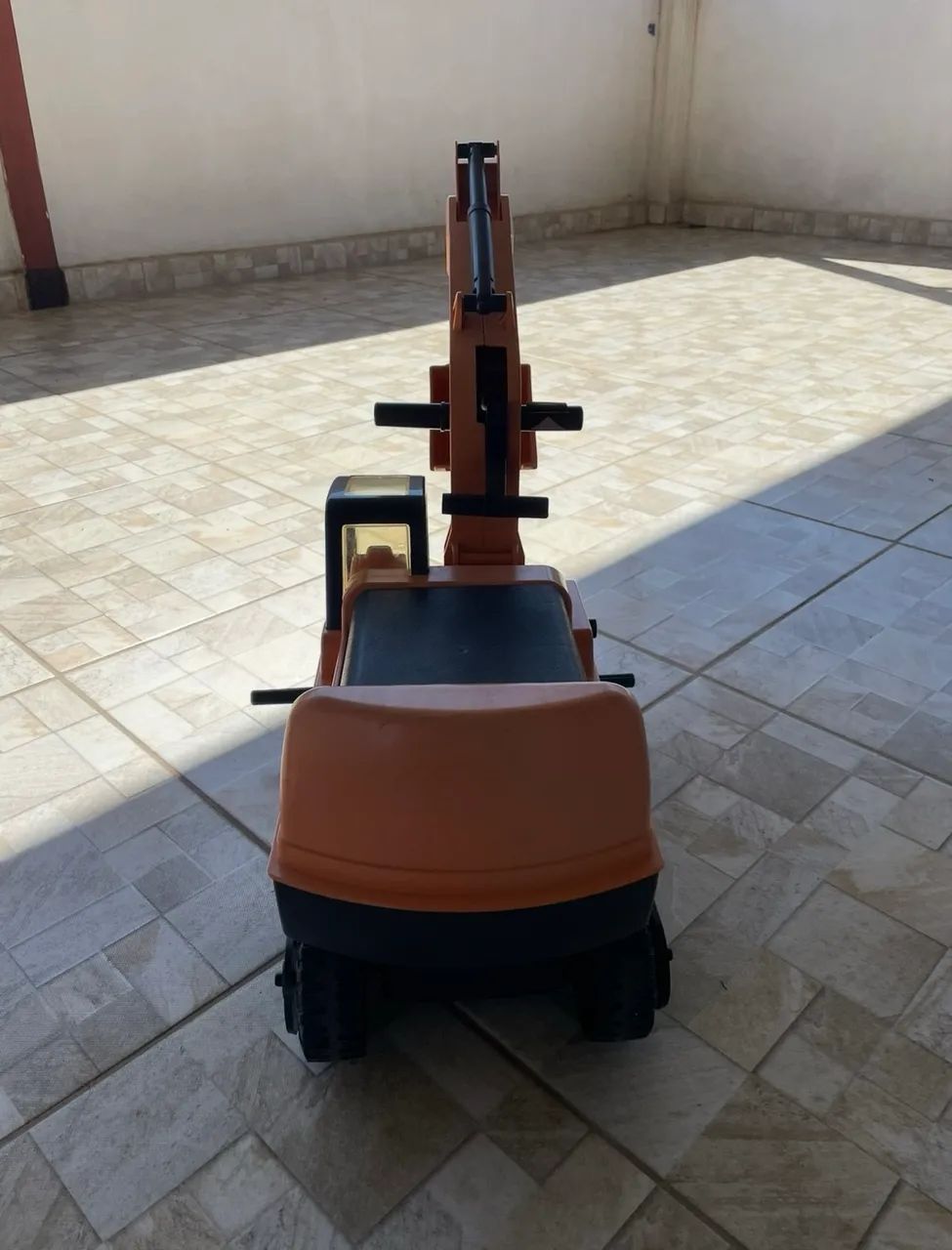Brinquedo Trator Escavadeira - Foto 4