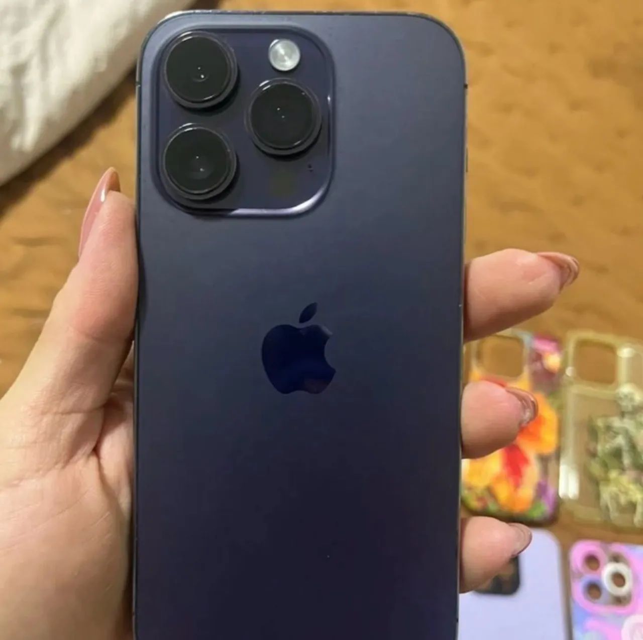 iPhone 14 Pro roxo