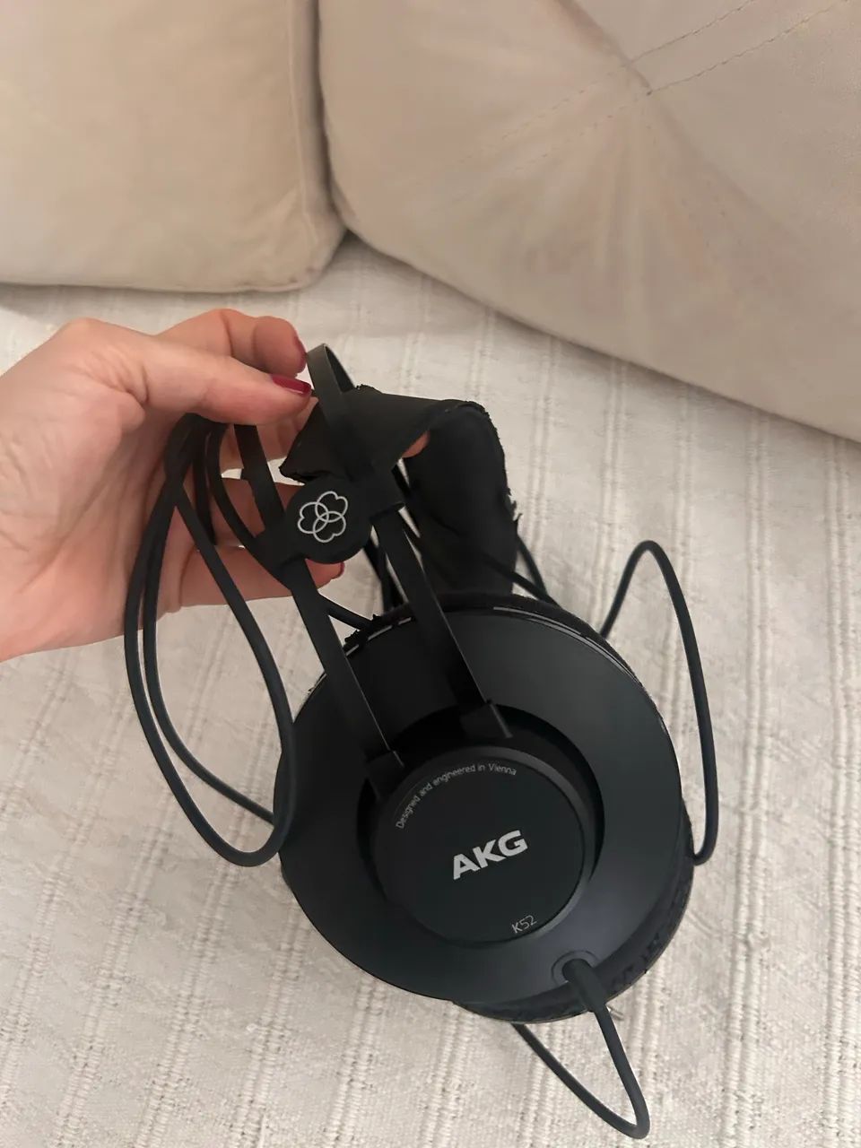 Fone com fio AKG  modelo K52 - Foto 2