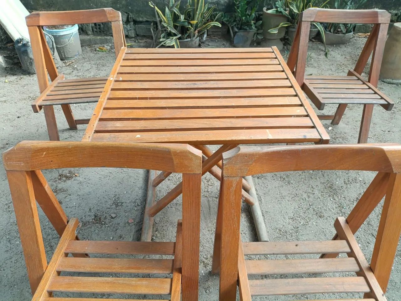 Mesa e cadeiras