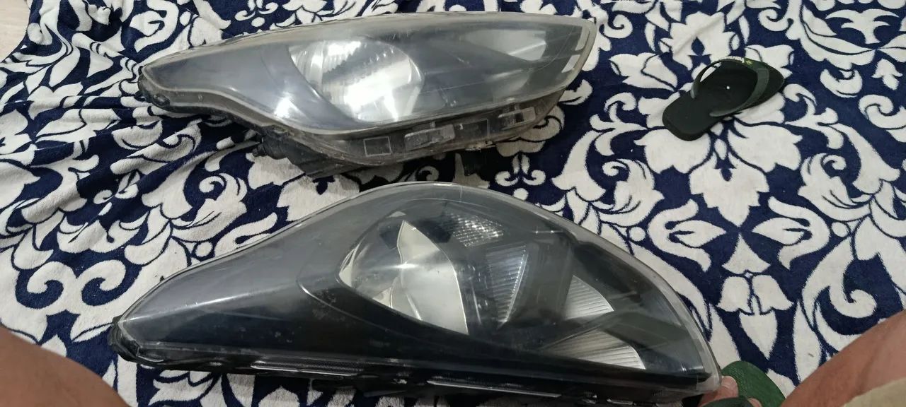 Par de farol de Ford Ka .