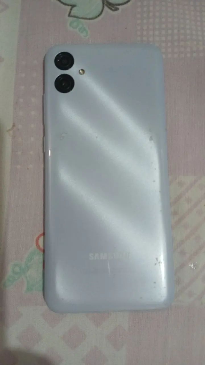 Vendo celular A04 com tela queimando 