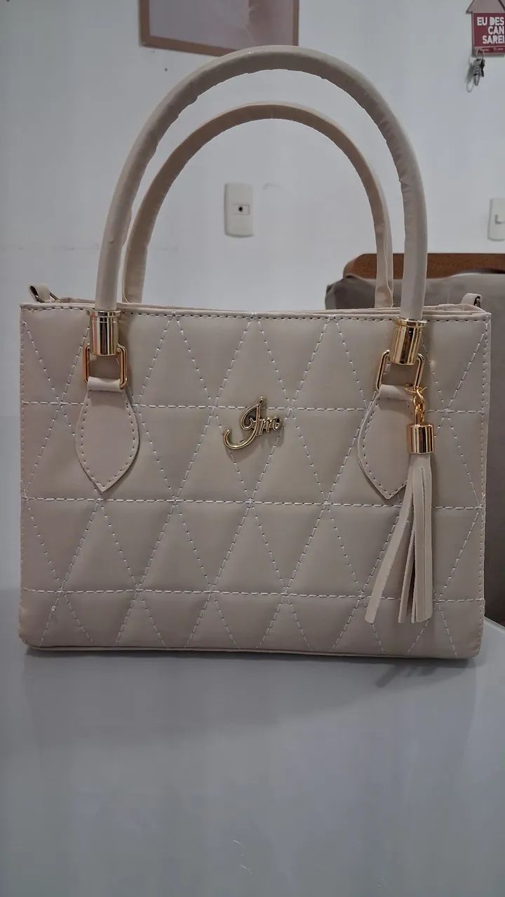 Bolsa feminina com alça extra 