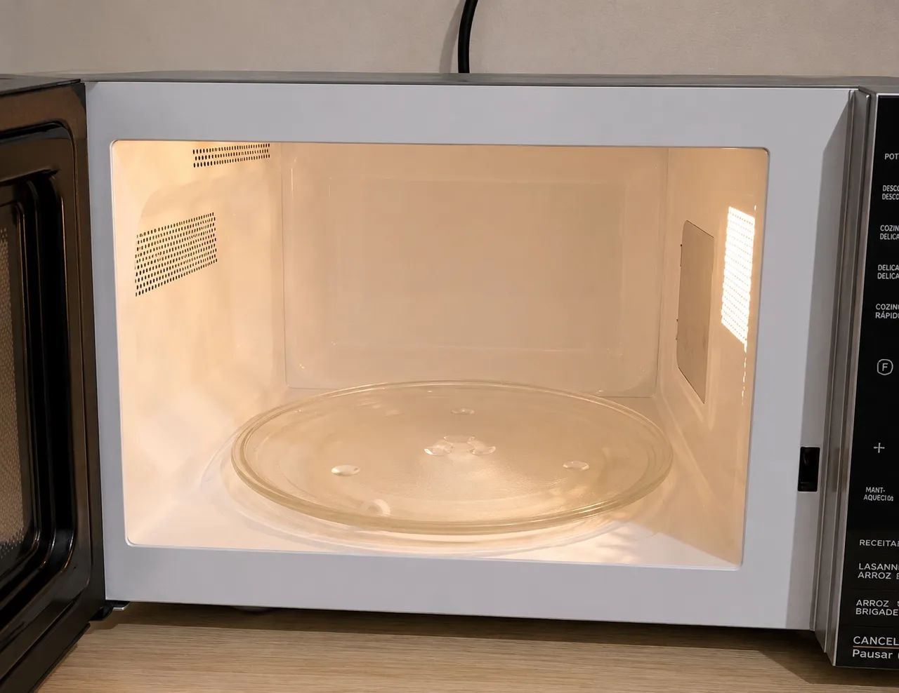 Micro-ondas Electrolux 23 Litros - Bem conservado - Foto 2