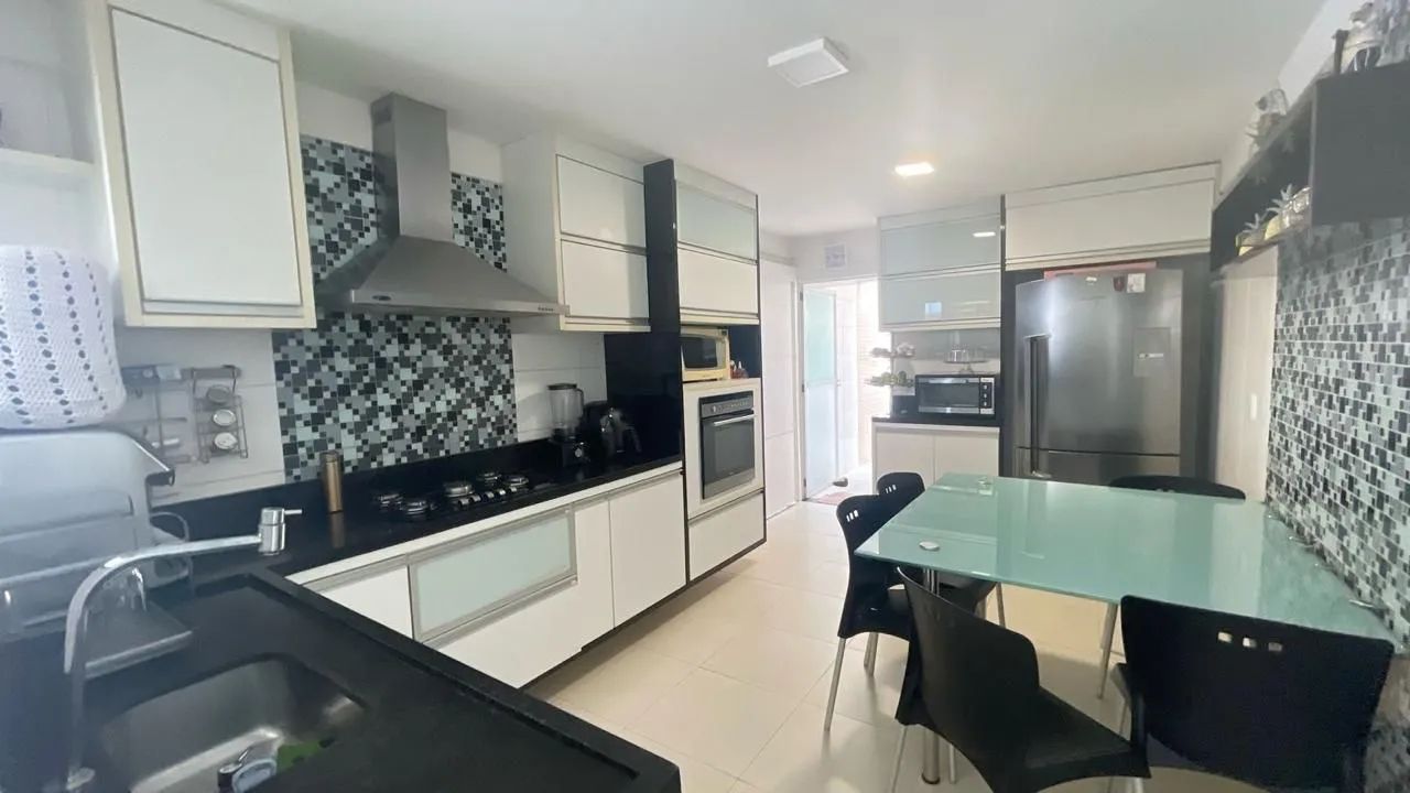 Excelente casa próximo do centro com 4/4 e 350m2 - Foto 4