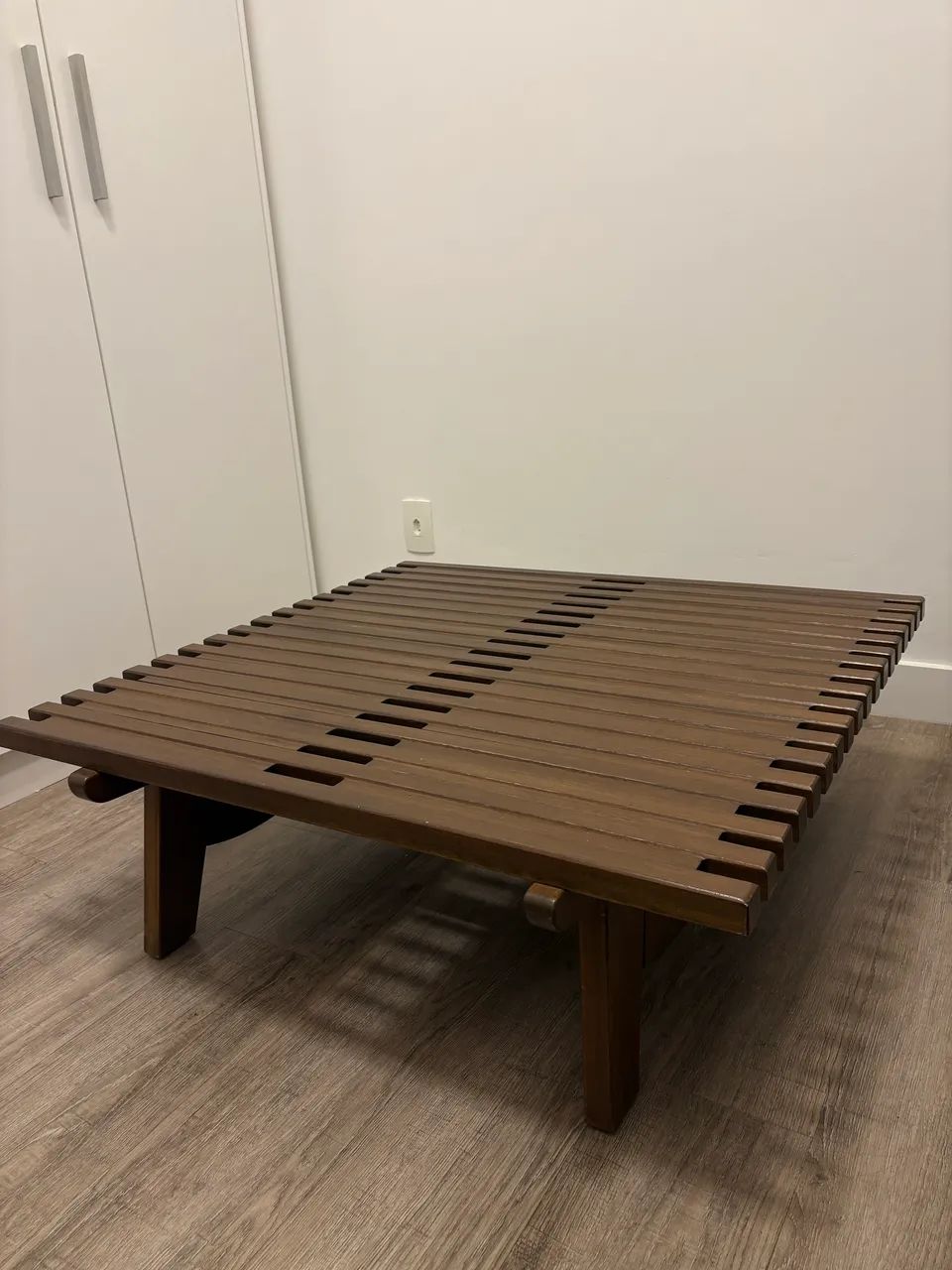 Mesa de Centro Saccaro Ayty em Madeira Maciça - Design Roque Frizzo