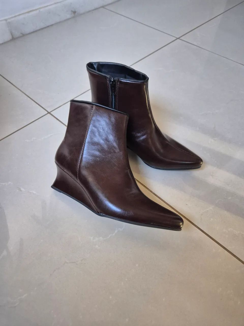 VENDO BOTAS SEM USO N? 37 - Foto 5