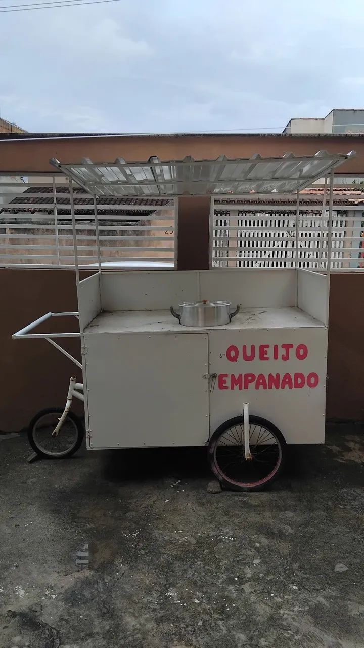 Carrinho de queijo empanado  e churrasquinho