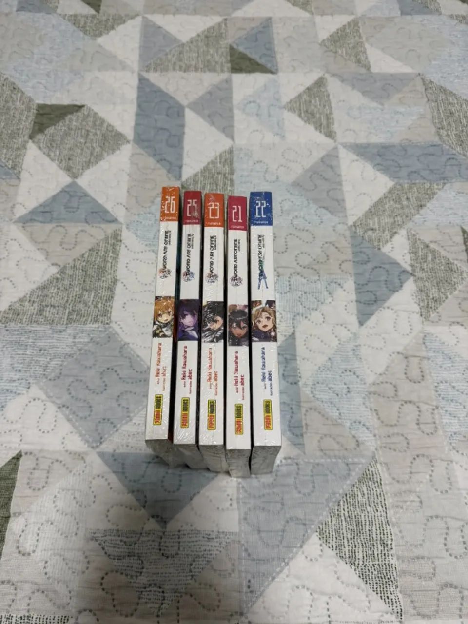 Volumes Sword Art Online 21, 22, 23, 25 e 26 - Livros e revistas
