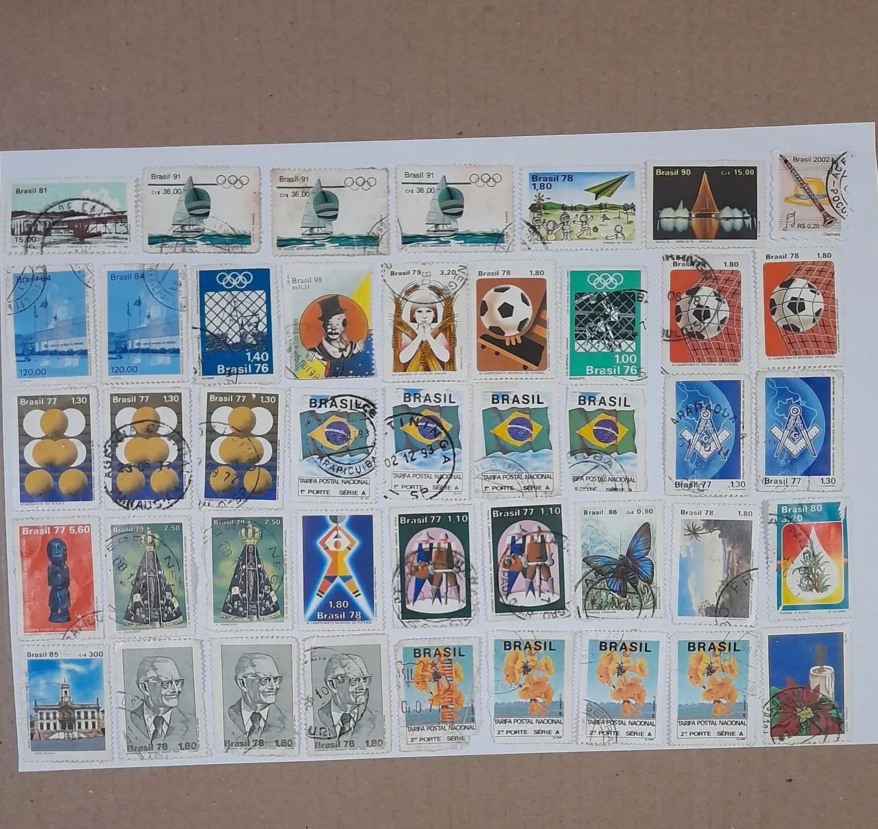 Lote com 350 selos antigos - Foto 2
