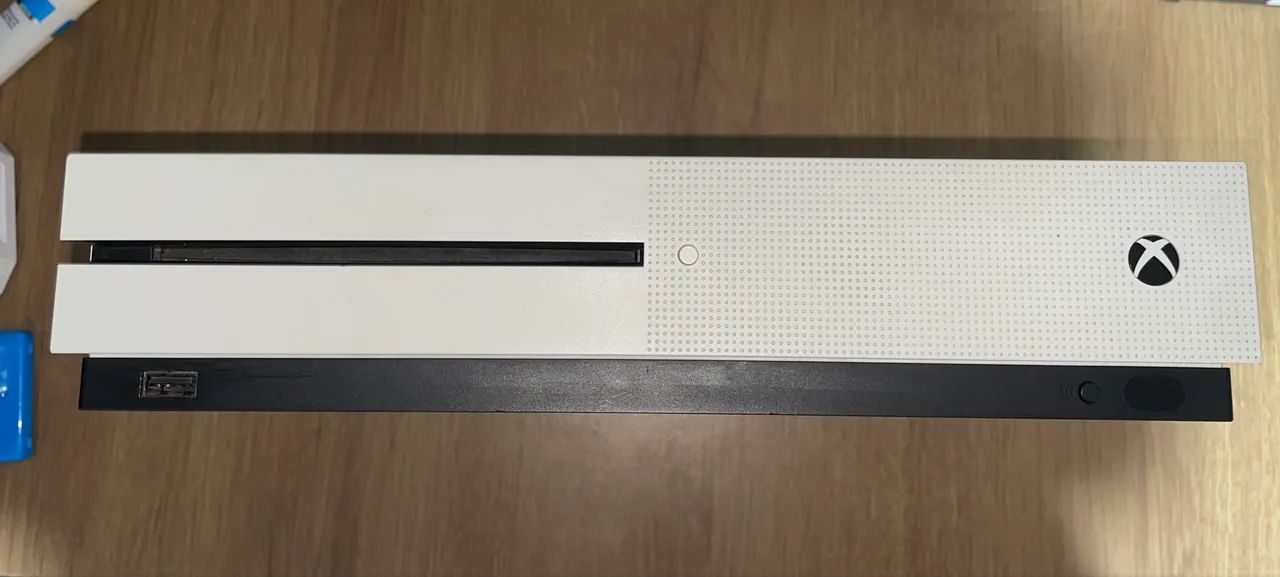 Xbox one S 500gb C/ 2 Controles e 3 Jogos - Foto 6