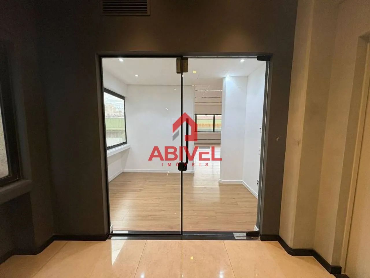 Sala Comercial 175m² com Divisões no West Tower I - Água Branca