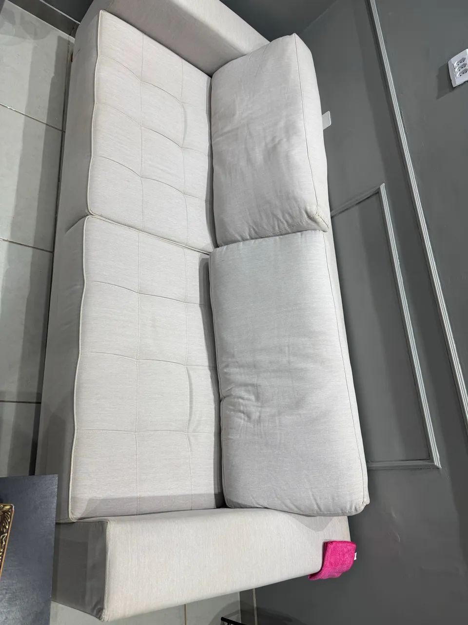 Sofá 3 lugares off-white 