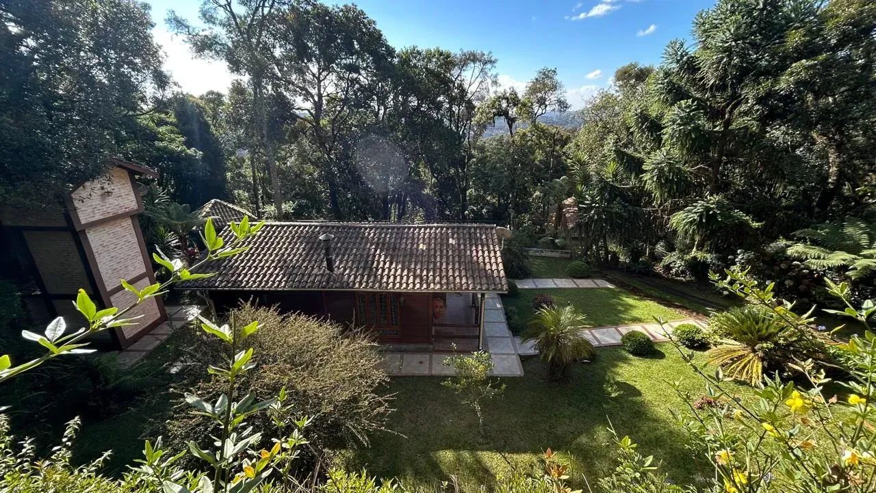 Casa de madeira em rua tranquila - Foto 3