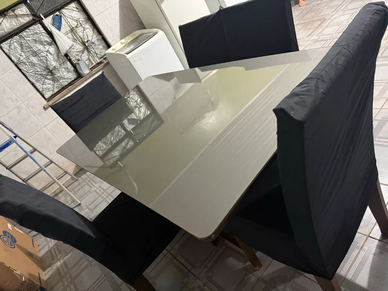 Mesa com 5 cadeiras tampo em vidro  - Foto 4