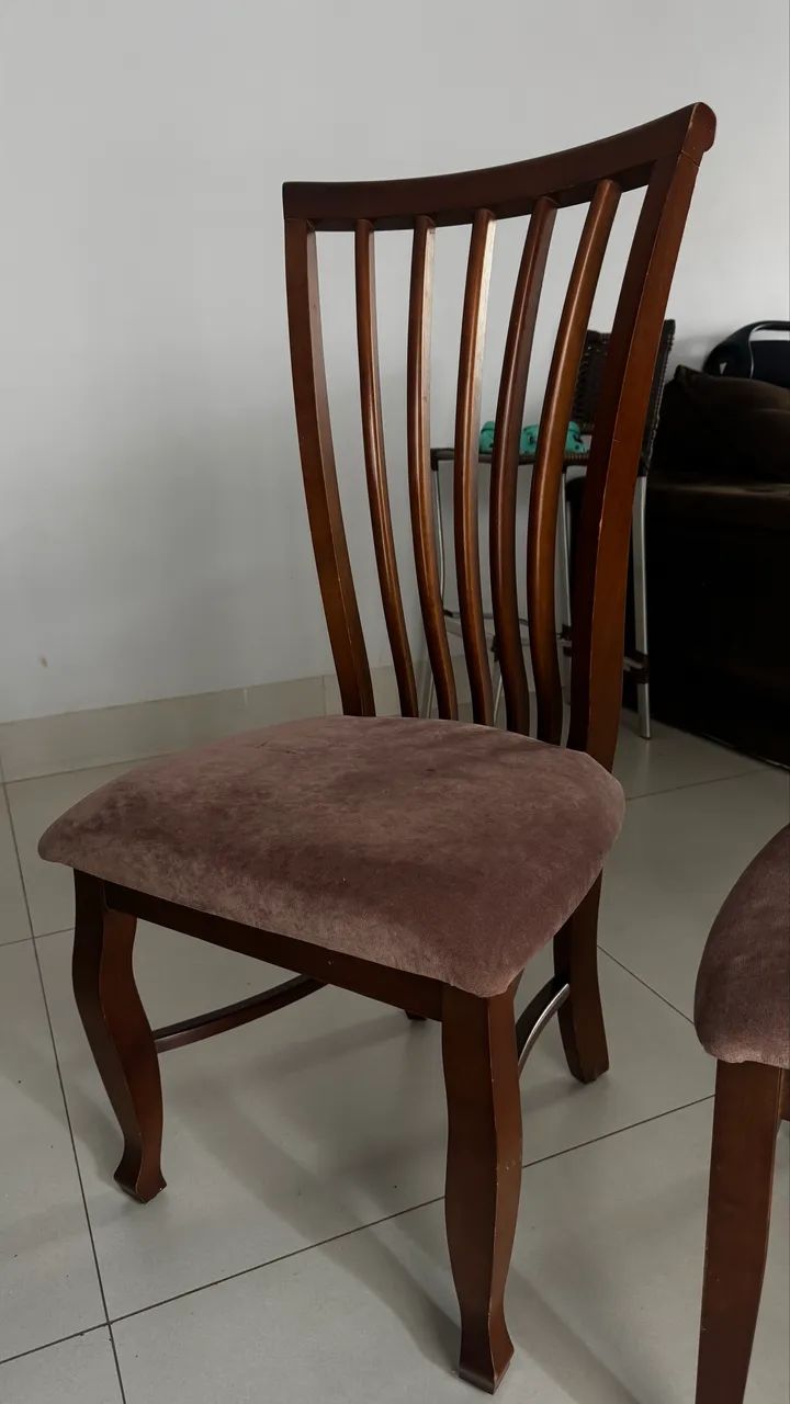 Vendo  8 cadeiras em MADEIRA  - Foto 3